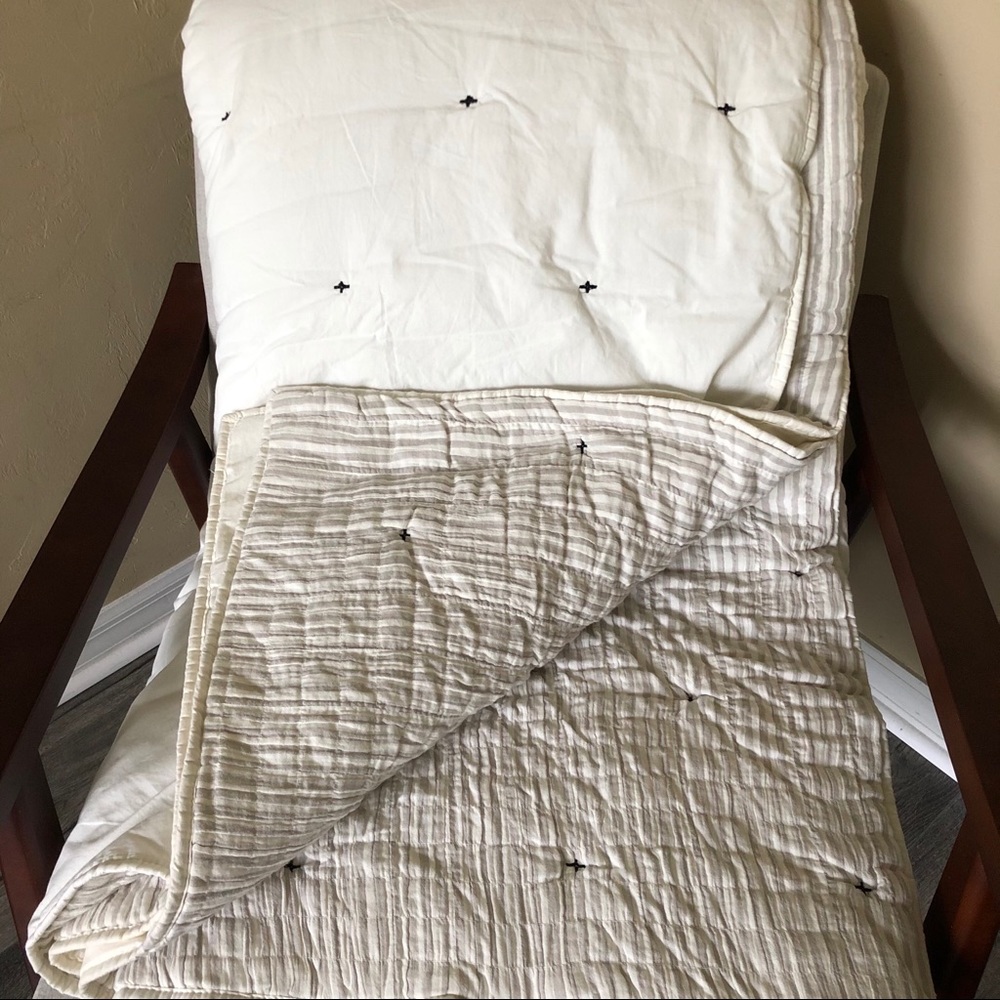 Queen Comforter and Pillowcase Set